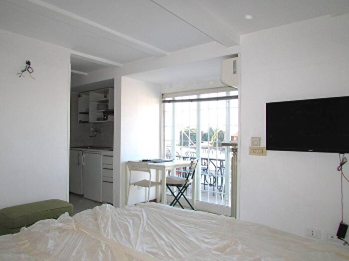 Casa monolocale in affitto in Via Giovanni Battista Morgagni, Policlinico, Roma