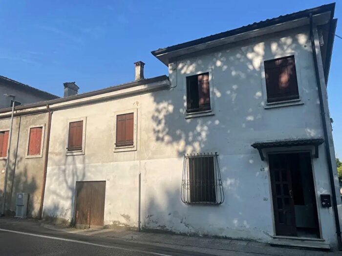 Casa con 5 locali in vendita in Via Nicolosi, Vicenza