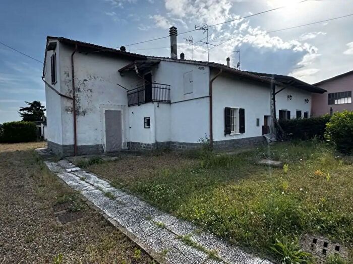 Casa con 9 locali in vendita in Alessandria