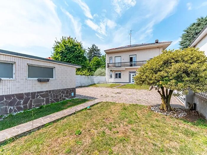Casa con 6 locali in vendita in Via a M Ceriani, Uboldo