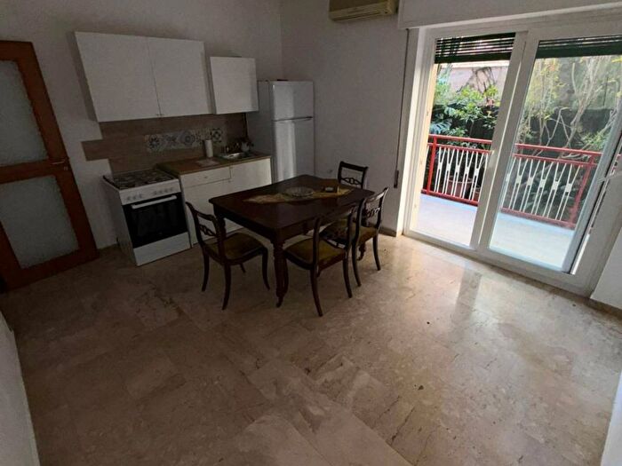 Appartamento trilocale in affitto in Viale Croce Rossa, De Gasperi Croce Rossa, Palermo