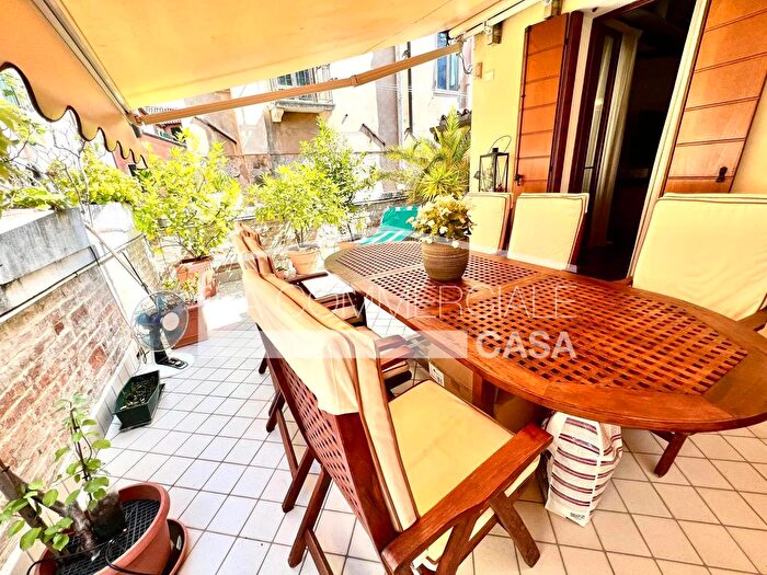 Appartamento con 7 locali in vendita in Venezia