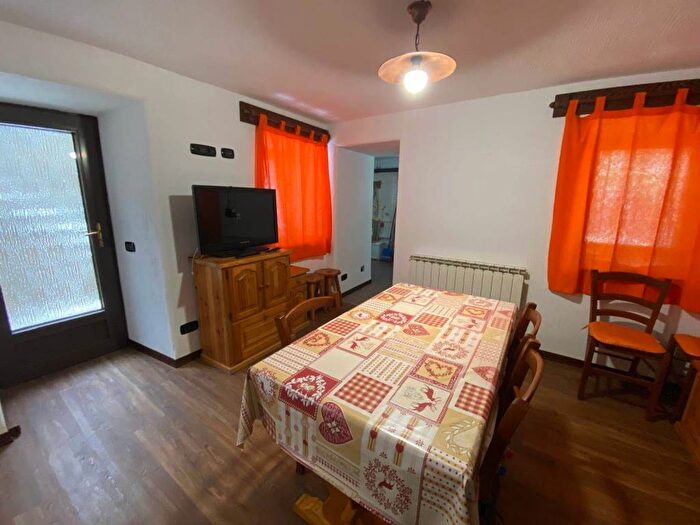 Casa trilocale in affitto in Frazione Piolly, Pontboset