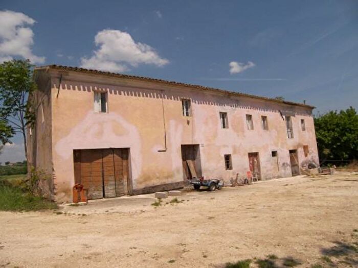 Casa con 6 locali in vendita in Via Montegiacomo, Monsano
