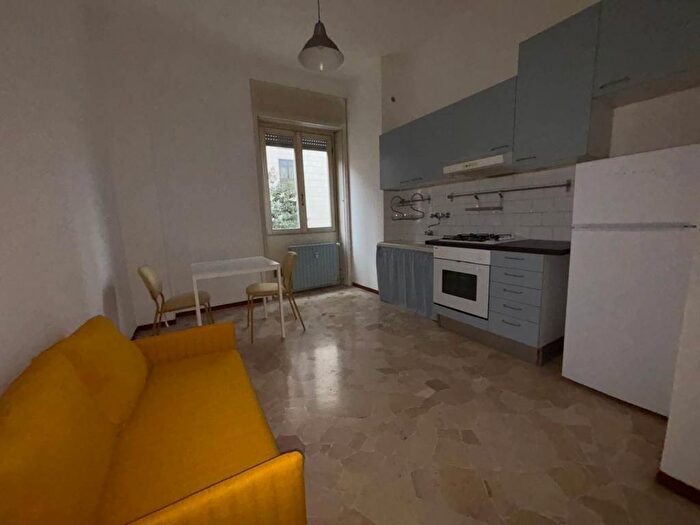 Appartamento bilocale in affitto in Via Santa Sofia, Missori, Milano