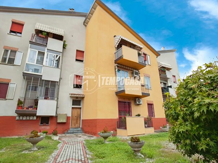 Appartamento trilocale in vendita in Cento