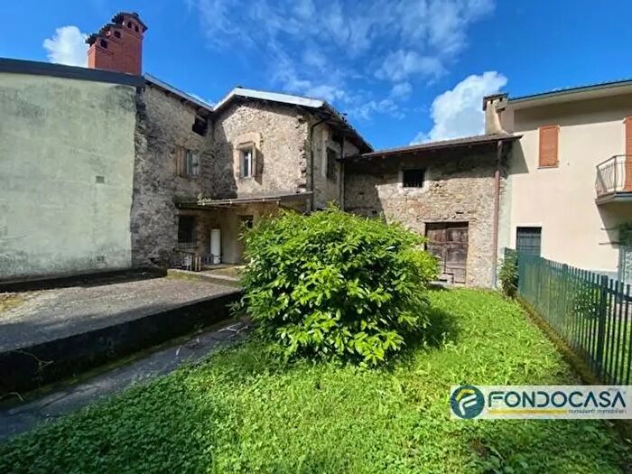 Casa quadrilocale in vendita in Via San Lorenzo, Costa Serina