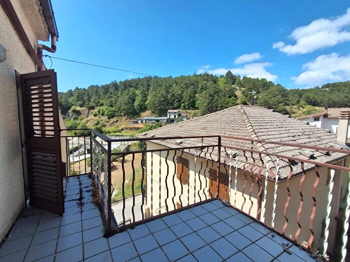 Casa trilocale in vendita in Via Salita del Lago B, Castel Del Monte