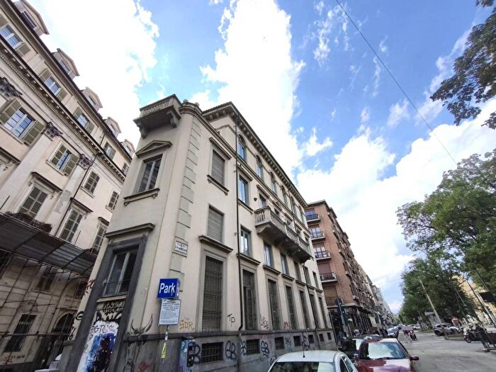 Appartamento trilocale in affitto in Via Giuseppe Verdi, Giardini Reali, Torino