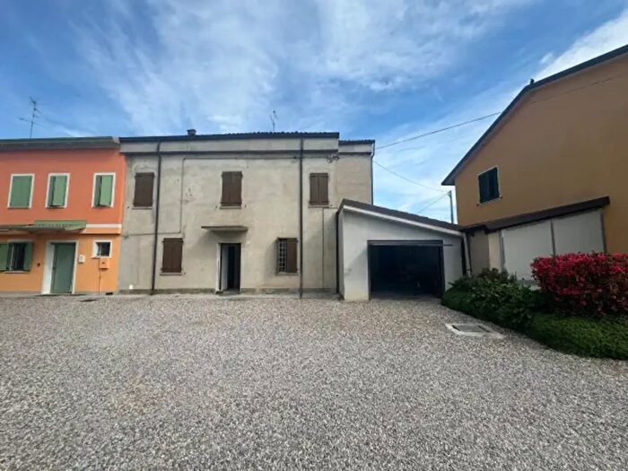 Casa con 5 locali in vendita in Piazza Don Giuseppe Andreoli, San Possidonio