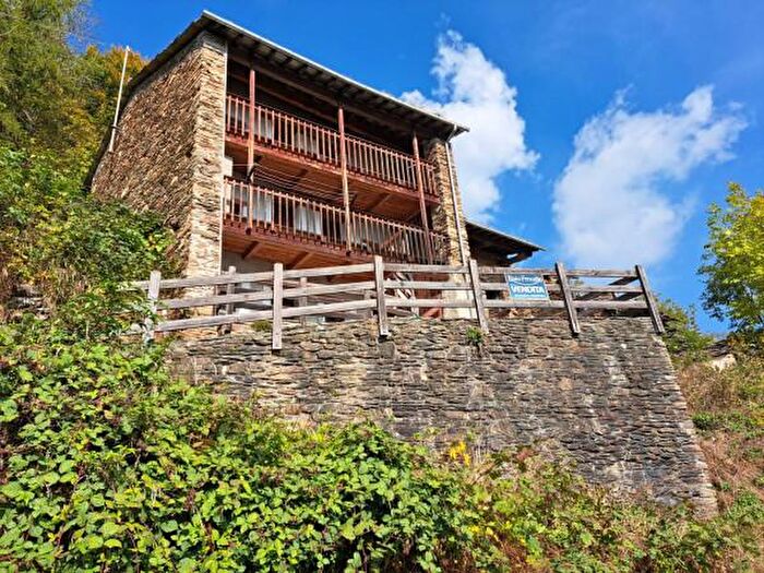 Casa quadrilocale in vendita in Ostana