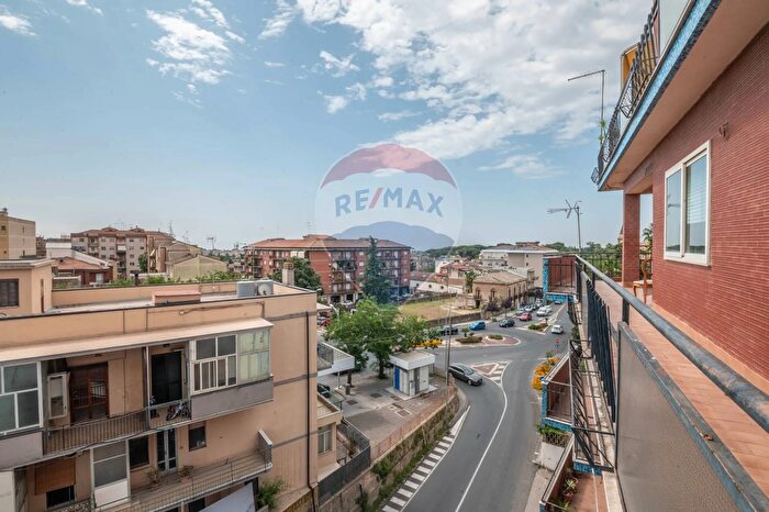 Appartamento con 6 locali in vendita in Via Santa Maria di Gesù, Caltagirone