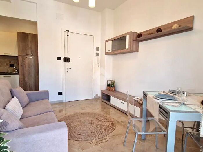 Appartamento trilocale in affitto in Via Dante Alighieri, Loano
