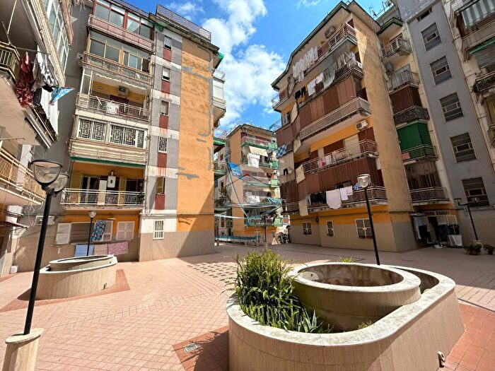 Appartamento bilocale in vendita in Viale dello Zodiaco, Napoli