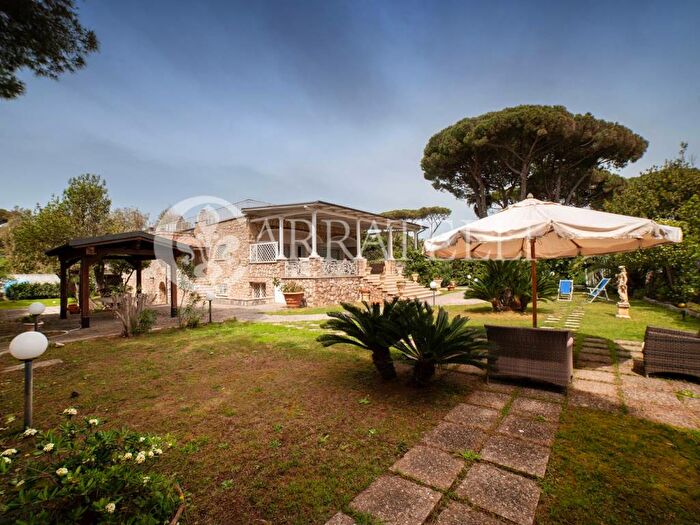 Casa con 6 locali in affitto in Lungomare Circe, Centro, San Felice Circeo