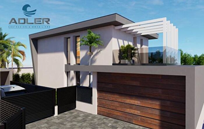 Casa con 5 locali in vendita in Novara