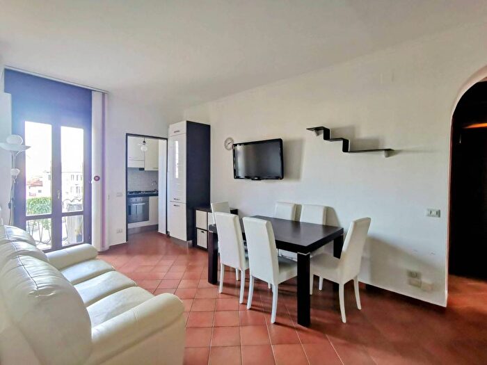 Appartamento trilocale in affitto in Piazza Serafino Belfanti, Navigli Darsena, Milano