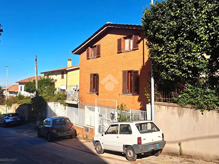 Appartamento trilocale in vendita in Via Abetonia, Albano Laziale