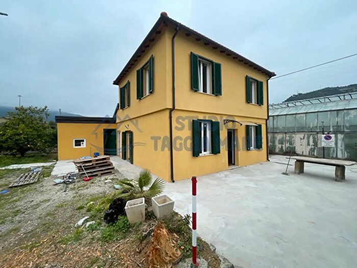Casa con 5 locali in affitto in Via San Francesco, Taggia