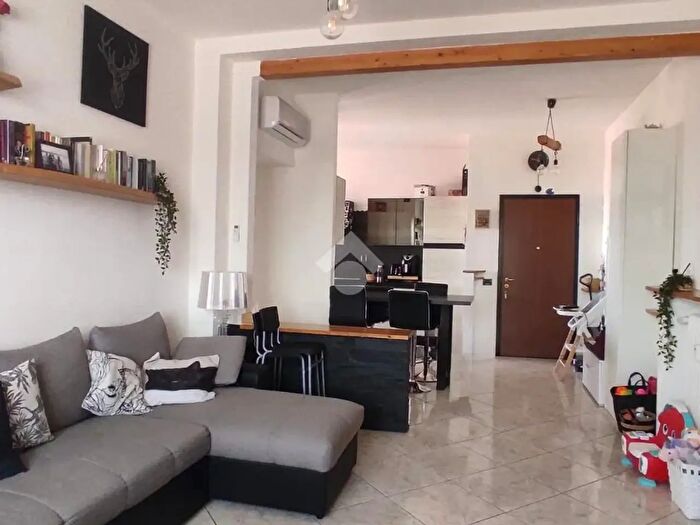 Appartamento bilocale in vendita in Via Dante, Lonate Pozzolo