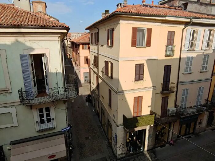 Appartamento monolocale in affitto in Strada Nuova, Pavia