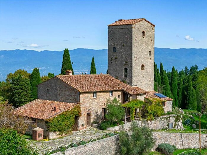 Casa con 17 locali in vendita in Gaiole In Chianti