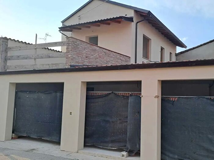 Casa trilocale in vendita in Borgonovo Val Tidone
