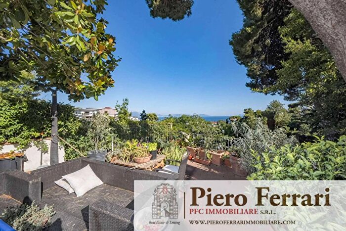 Appartamento con 6 locali in vendita in Viale Virgilio Napoli, Napoli