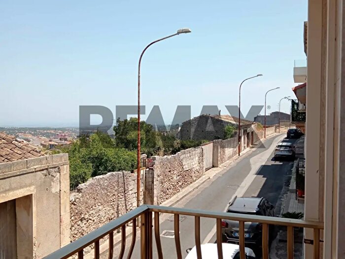 Appartamento con 5 locali in vendita in Via Solferino, Canicattini Bagni