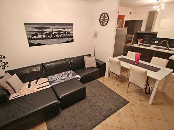 Appartamento trilocale in affitto in Via Rugoletto, Veternigo, Santa Maria di Sala