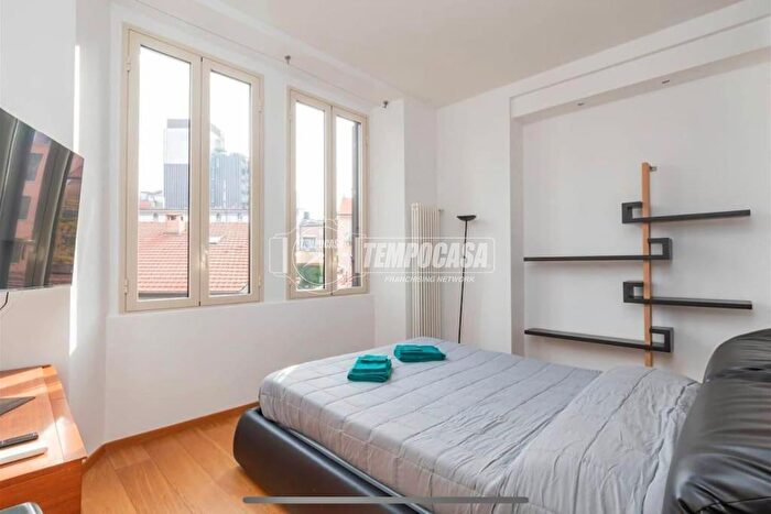 Appartamento trilocale in affitto in Via Garigliano, Milano