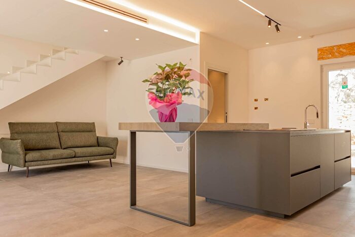 Casa quadrilocale in vendita in Strada Detta delle Monache Vicino Parco Adria, Bari