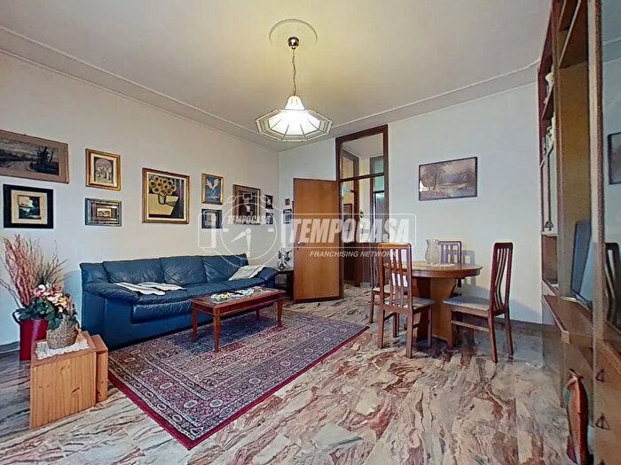 Appartamento trilocale in vendita in Via Achille Grandi, Biassono