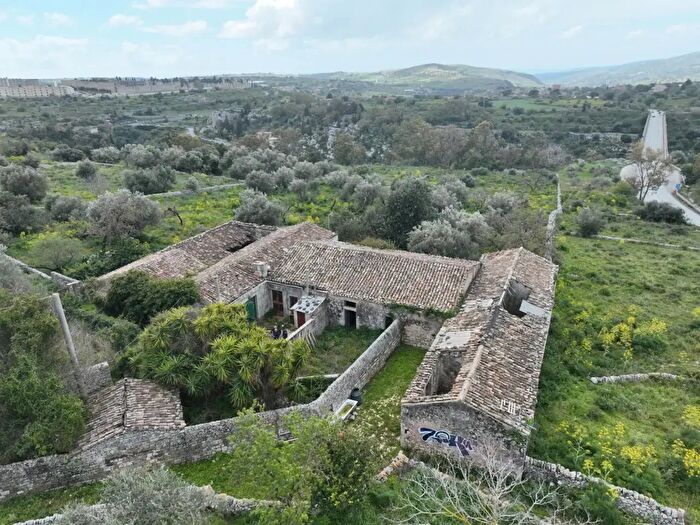 Casa in vendita in Via Loreto, Modica
