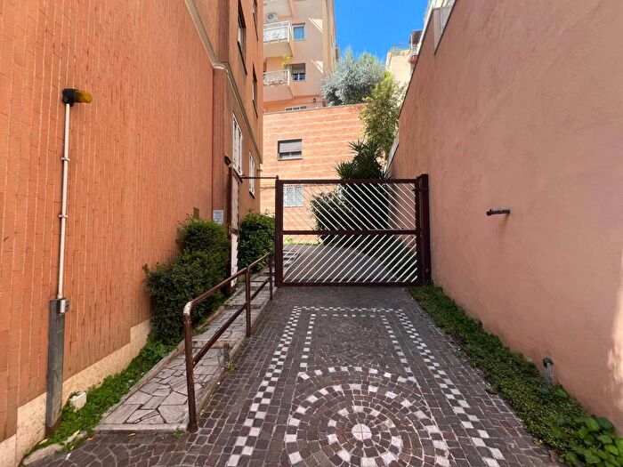 Appartamento con 5 locali in affitto in Piazzale delle Medaglie dOro, Medaglie dOro, Roma