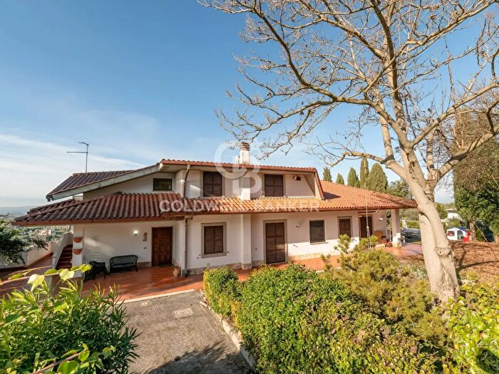 Casa con 6 locali in vendita in Via Monte Pizzuto, Mentana