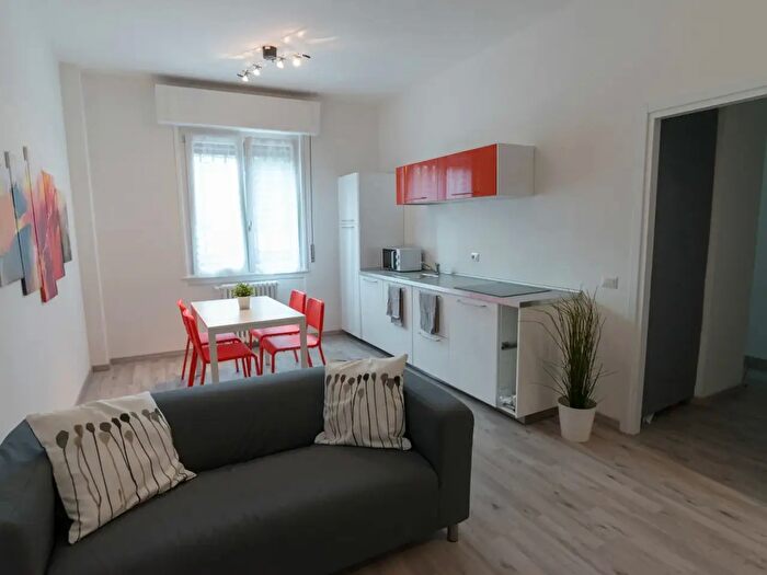 Appartamento trilocale in affitto in Via Marescalchi, Milano