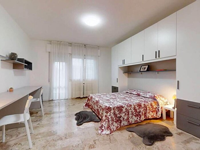 Appartamento con 5 locali in affitto in Via Via Trento, Mestre, Venezia