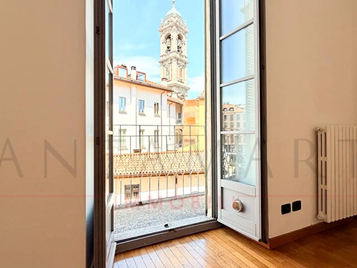Appartamento trilocale in affitto in Via Laghetto, Milano