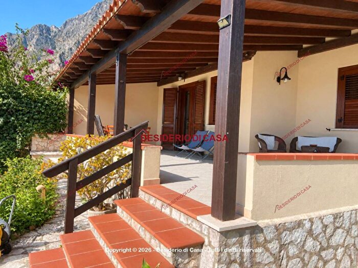 Casa quadrilocale in vendita in Via Lungomare Cristoforo Colombo, Cornino, Custonaci
