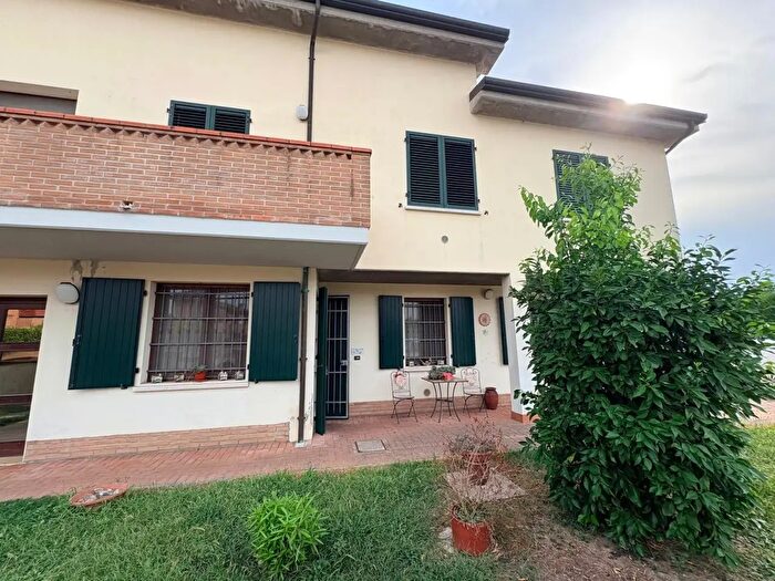 Appartamento con 5 locali in vendita in Via Oscar Carboni, Ferrara