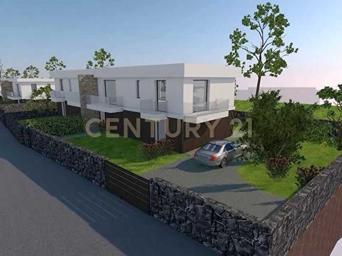 Casa con 5 locali in vendita in Via Stazzone, Aci SantAntonio