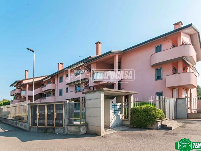Appartamento trilocale in vendita in Via Monte Rosa, Cerro Maggiore