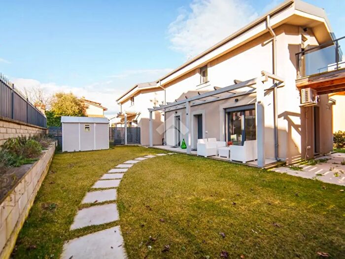 Casa trilocale in vendita in Via Massimo Gatti, Vitorchiano