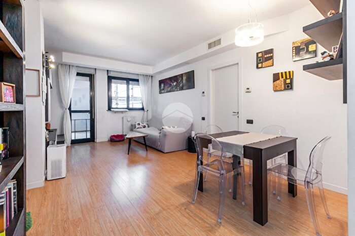 Appartamento trilocale in vendita in Via Francesco Gonin, Milano