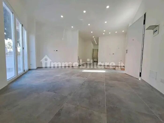 Appartamento trilocale in vendita in Via Clemente X, Roma