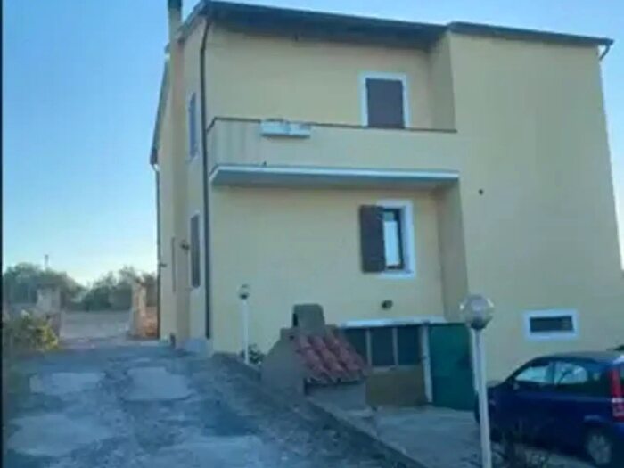 Casa con 6 locali in vendita in Via Tirso, Sorso