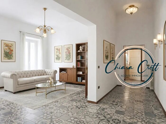 Casa con 8 locali in vendita in San Vincenzo