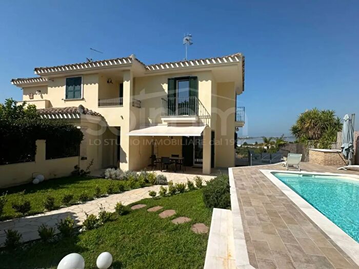 Casa con 7 locali in vendita in Via Augustis, Quartu Sant'Elena
