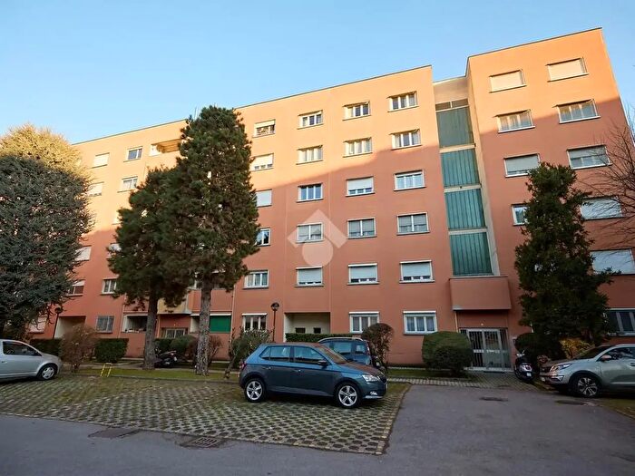 Appartamento trilocale in vendita in Via Sempione, Bergamo